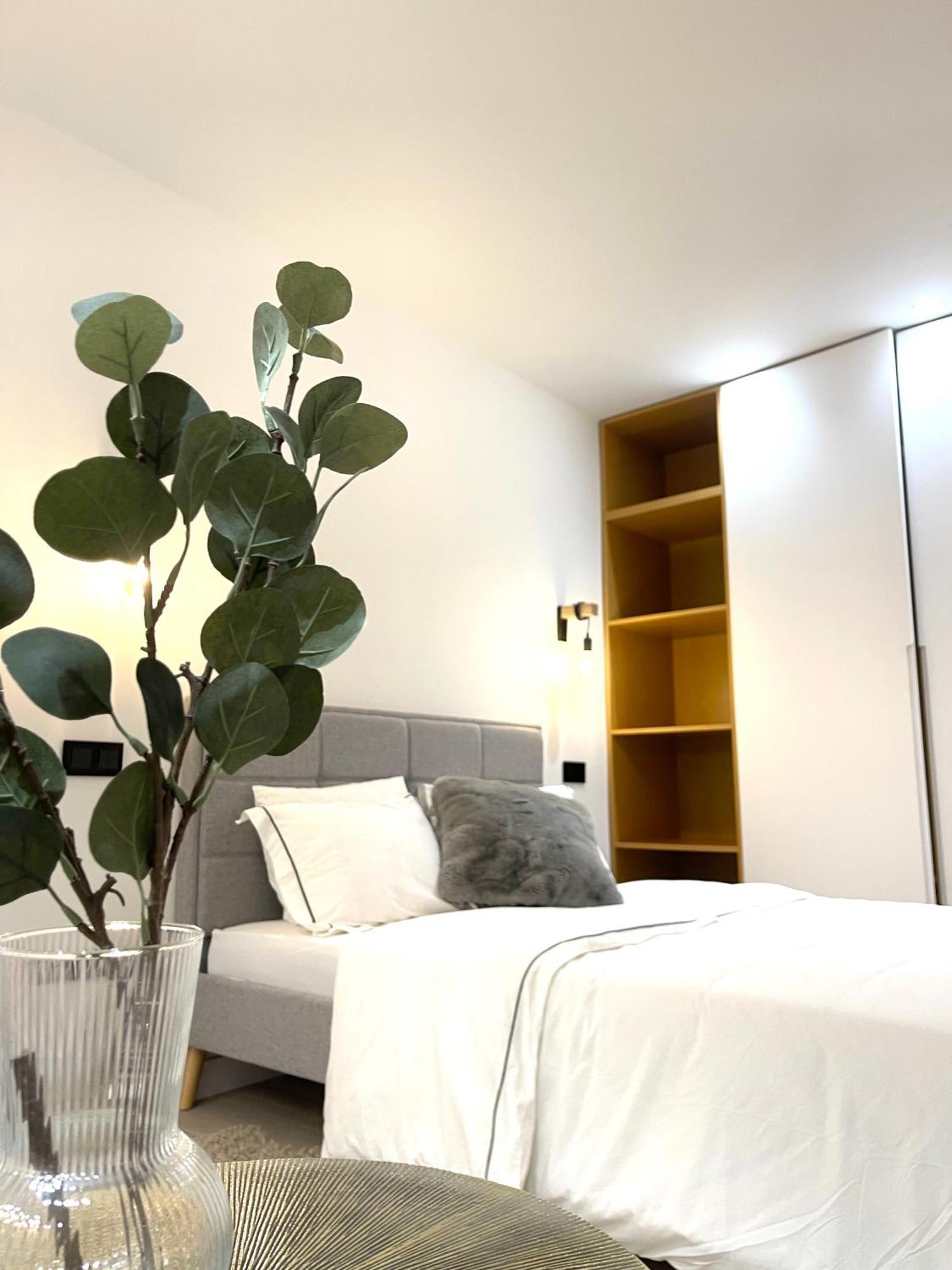 R&K Atocha Apartment Madrid Exteriör bild